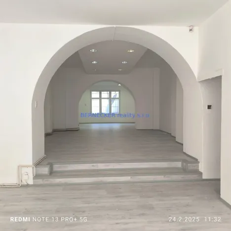 Pronájem obchodního prostoru, Hradec Králové, Švehlova, 85 m2