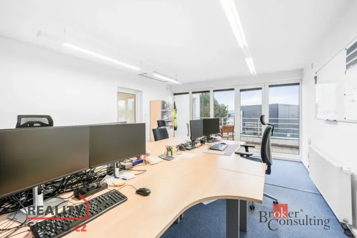 Prodej kanceláře, Průhonice, U Křížku, 447 m2
