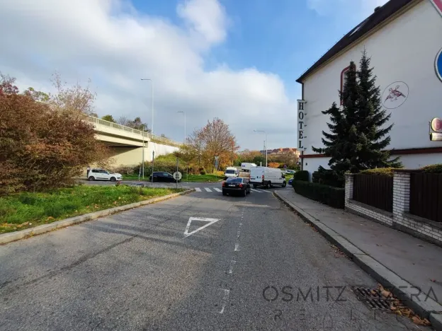 Pronájem komerčního pozemku, Praha, 148 m2