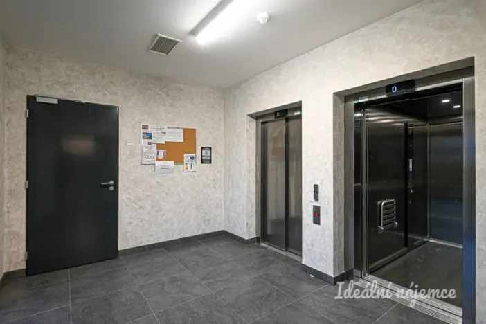 Pronájem bytu 1+kk, Brno, Bratislavská, 33 m2