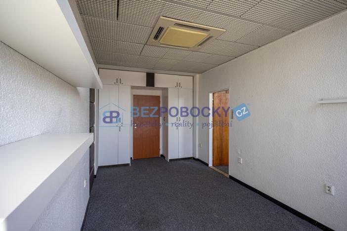 Pronájem kanceláře, Havlíčkův Brod, Havlíčkovo náměstí, 1200 m2
