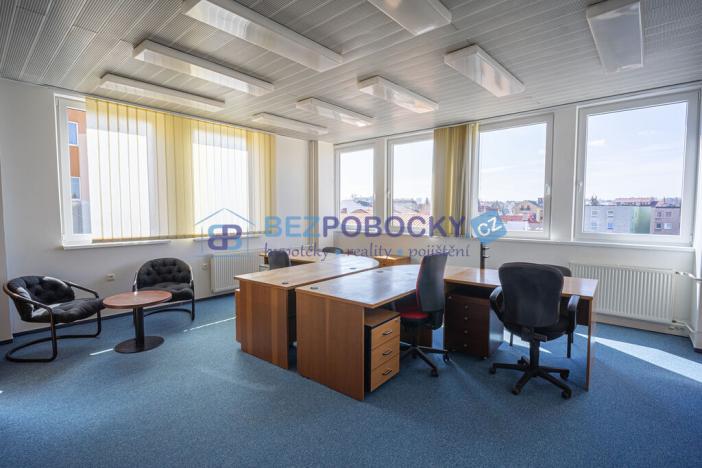 Pronájem kanceláře, Havlíčkův Brod, Havlíčkovo náměstí, 1200 m2