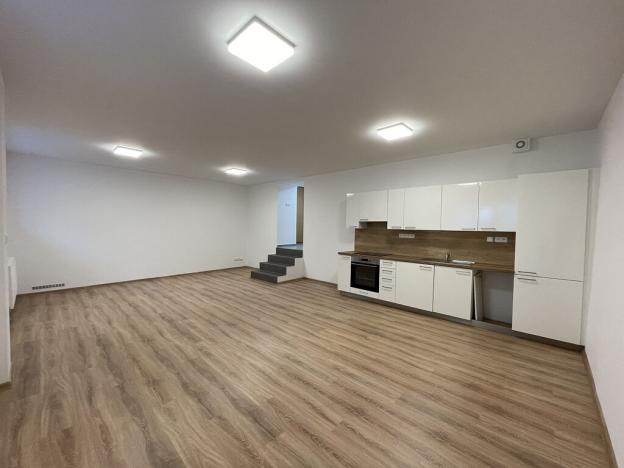 Pronájem bytu 2+kk, Praha - Vysočany, Novovysočanská, 67 m2