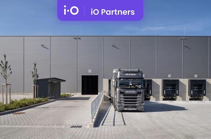 Pronájem skladu, Pardubice, U Prefy, 7634 m2