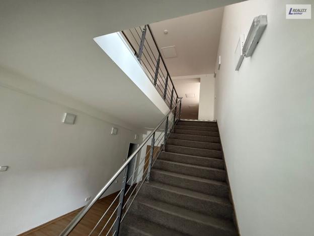 Pronájem obchodního prostoru, Praha - Háje, Hviezdoslavova, 661 m2