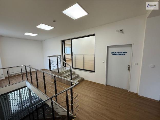 Pronájem obchodního prostoru, Praha - Háje, Hviezdoslavova, 661 m2