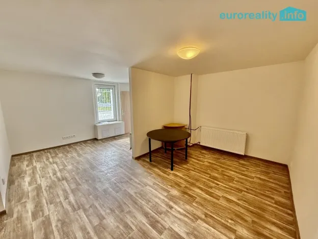 Pronájem obchodního prostoru, Mariánské Lázně - Úšovice, U Mlékárny, 175 m2