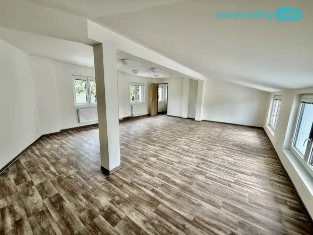 Pronájem obchodního prostoru, Mariánské Lázně - Úšovice, U Mlékárny, 175 m2