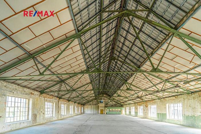 Pronájem skladu, Slaný, Netovická, 2000 m2