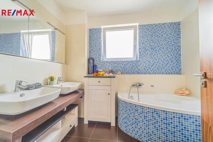 Prodej rodinného domu, Praha - Cholupice, Lhenická, 152 m2