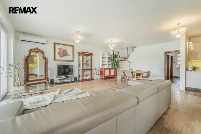 Prodej rodinného domu, Praha - Cholupice, Lhenická, 152 m2