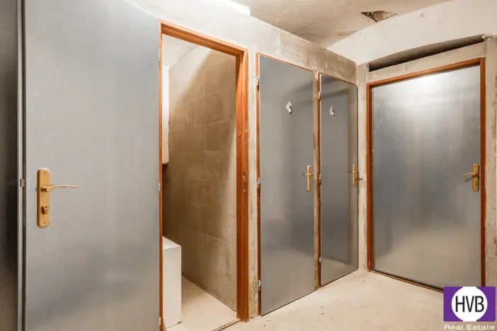 Prodej garážového stání, Praha - Žižkov, Husitská, 13 m2