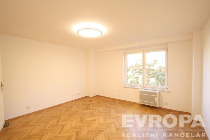 Pronájem bytu 2+kk, Praha - Žižkov, Biskupcova, 39 m2