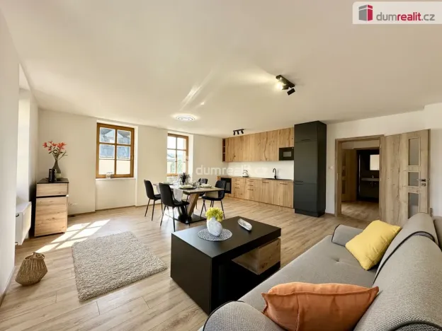 Prodej bytu 2+kk, Horní Blatná, náměstí Sv. Vavřince, 69 m2