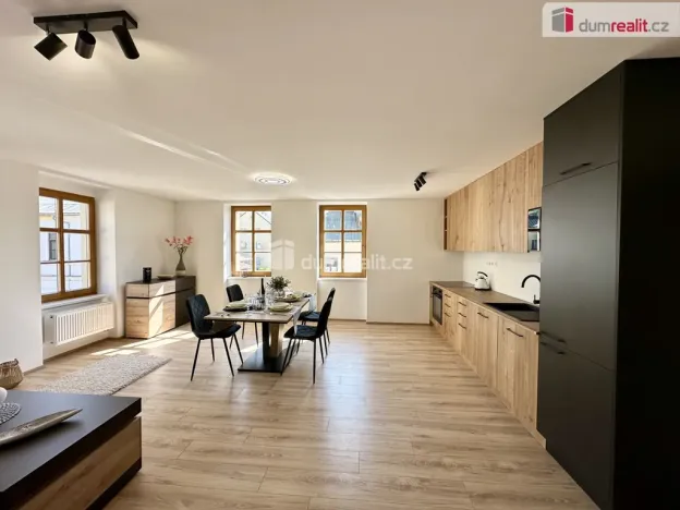 Prodej bytu 2+kk, Horní Blatná, náměstí Sv. Vavřince, 69 m2