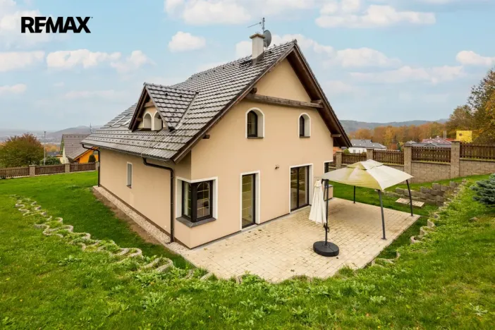 Prodej rodinného domu, Jenišov - Pod Rohem, K Rohu, 205 m2