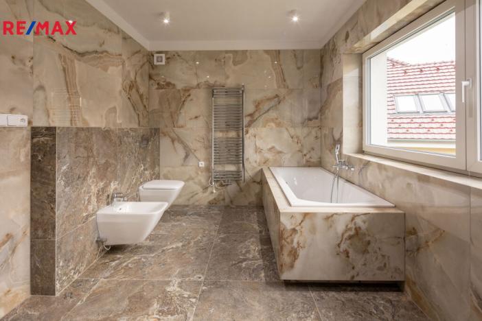 Prodej rodinného domu, Jenišov, 178 m2