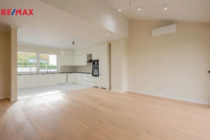 Prodej rodinného domu, Jenišov, 178 m2