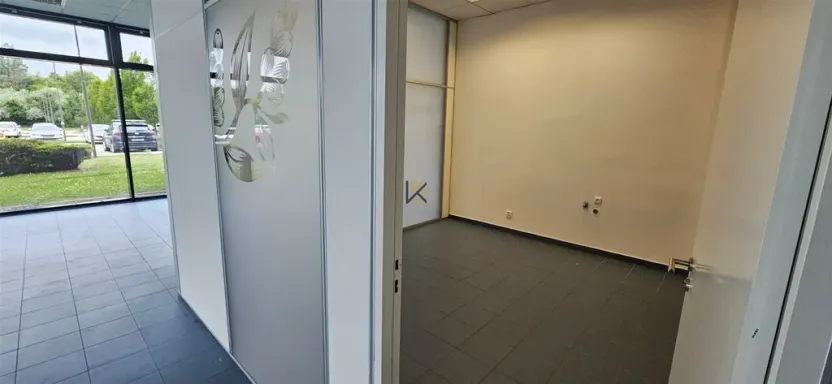 Pronájem obchodního prostoru, Praha - Horní Počernice, Sezemická, 132 m2