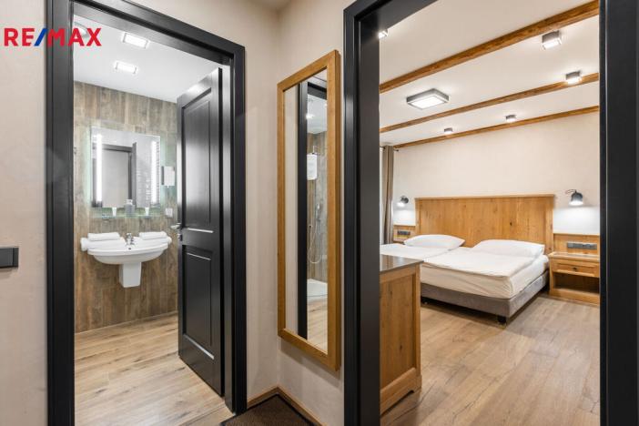 Prodej ubytování, Karlovy Vary, Křižíkova, 1021 m2