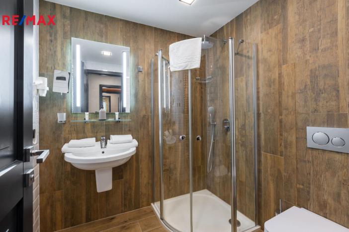 Prodej ubytování, Karlovy Vary, Křižíkova, 1021 m2