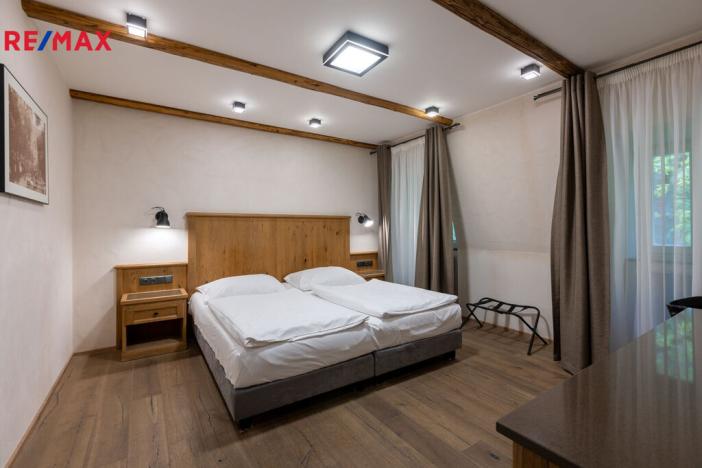 Prodej ubytování, Karlovy Vary, Křižíkova, 1021 m2