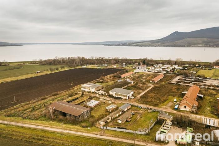 Prodej komerčního pozemku, Strachotín, 9422 m2