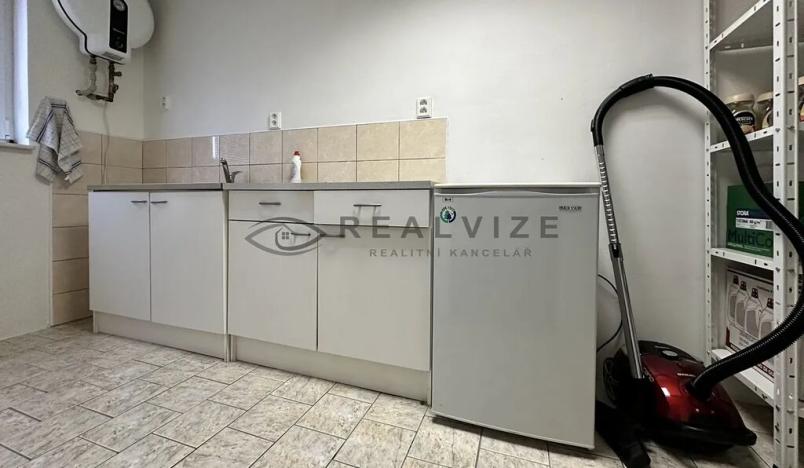 Pronájem kanceláře, Benešov nad Černou, 150 m2