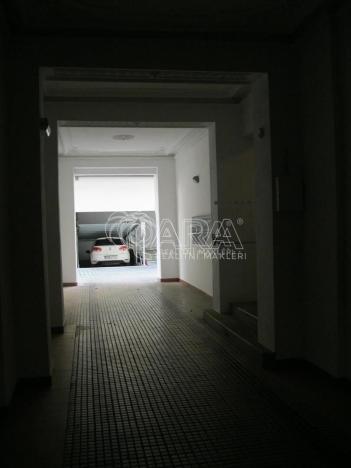 Pronájem garážového stání, Praha - Vinohrady, Voroněžská, 15 m2