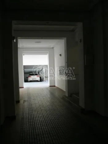 Pronájem garážového stání, Praha - Vinohrady, Voroněžská, 15 m2