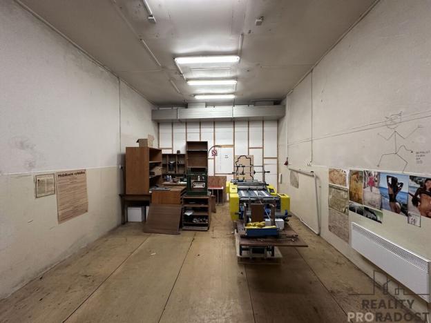 Pronájem skladu, Adamov, 138 m2