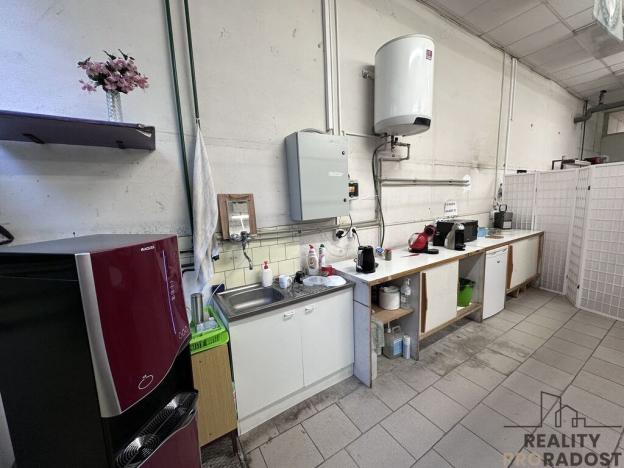 Pronájem skladu, Adamov, 183 m2