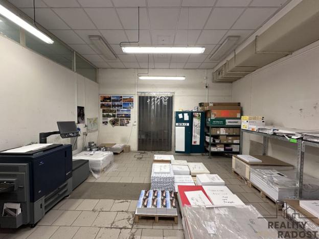 Pronájem skladu, Adamov, 183 m2