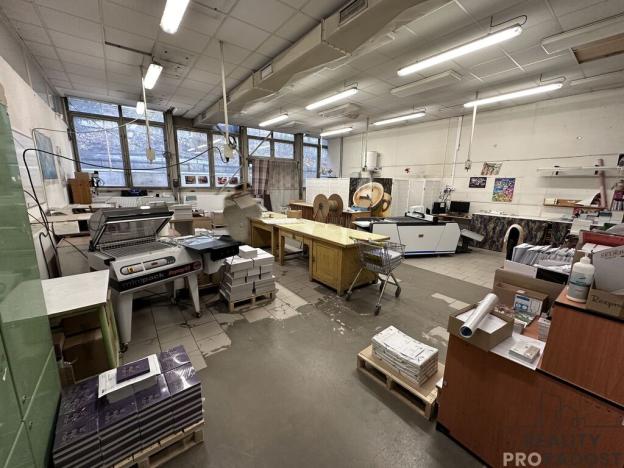 Pronájem skladu, Adamov, 254 m2