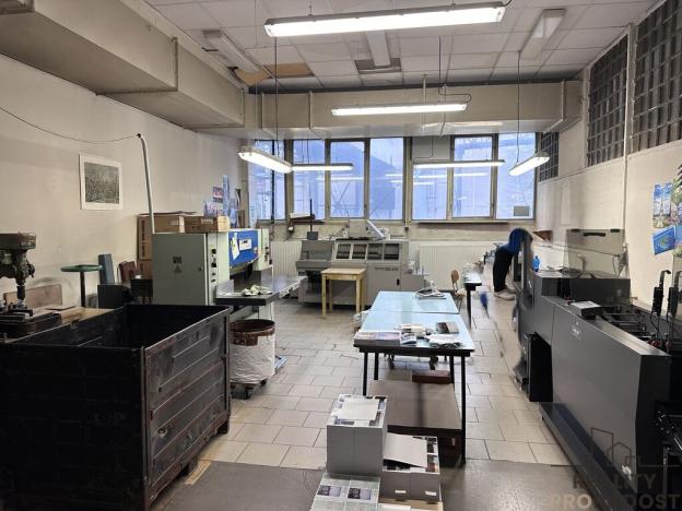 Pronájem skladu, Adamov, 254 m2