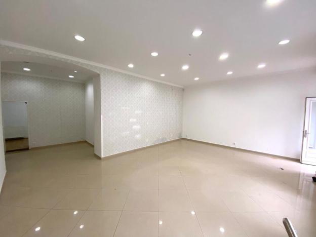 Prodej obchodního prostoru, Karlovy Vary, Mariánskolázeňská, 69 m2