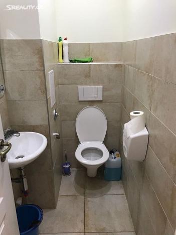 Prodej obchodního prostoru, Karlovy Vary, nábřeží Jana Palacha, 89 m2