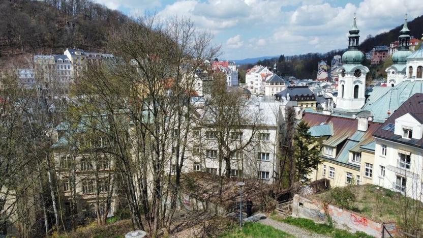 Prodej komerčního pozemku, Karlovy Vary, Hálkův vrch, 1340 m2