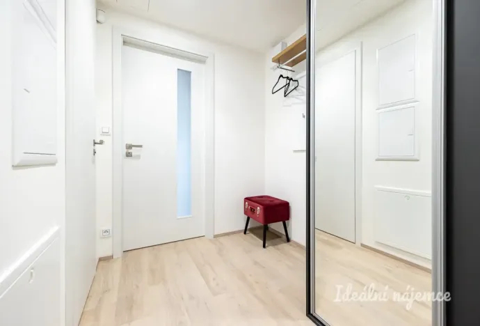 Pronájem bytu 1+kk, Praha - Žižkov, Šrámkové, 36 m2