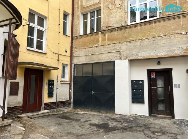 Prodej garáže, Mariánské Lázně, Hlavní třída, 25 m2