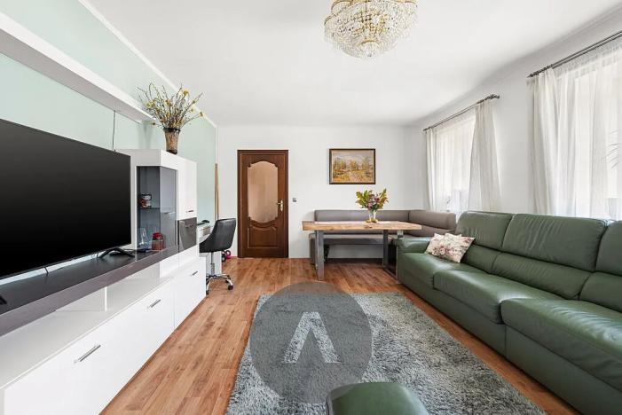 Prodej vícegeneračního domu, Šumice, 403 m2