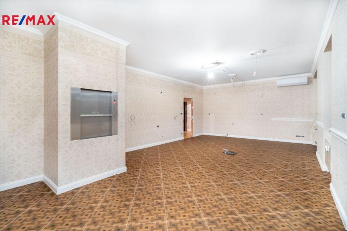 Prodej bytu 6+kk a větší, Karlovy Vary, Svahová, 537 m2