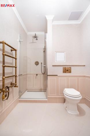 Prodej bytu 6+kk a větší, Karlovy Vary, Svahová, 537 m2