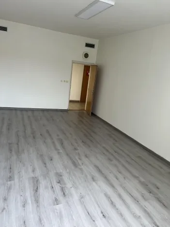 Pronájem kanceláře, Třebíč, Komenského nám., 26 m2