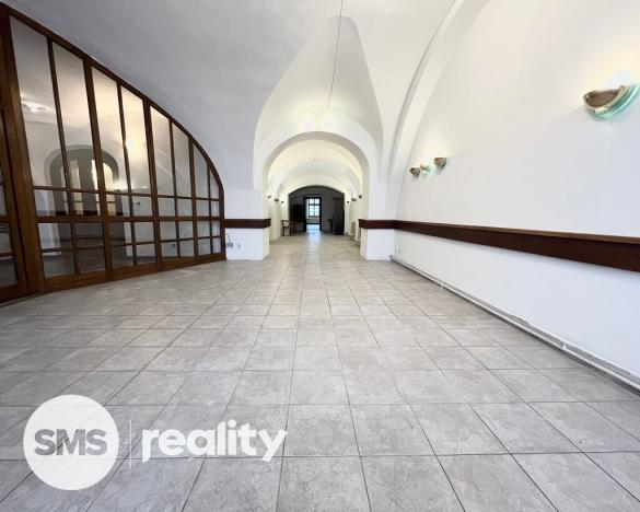 Pronájem obchodního prostoru, Frýdek-Místek, Zámecké nám., 73 m2