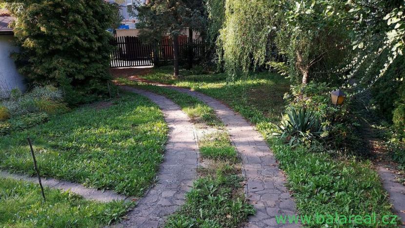 Pronájem garážového stání, Brno, Muškátová, 20 m2