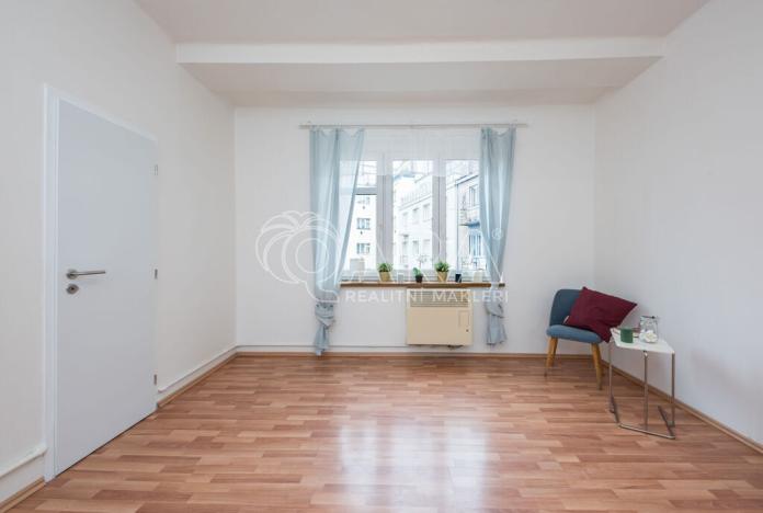 Pronájem bytu 1+kk, Praha - Smíchov, Křížová, 25 m2