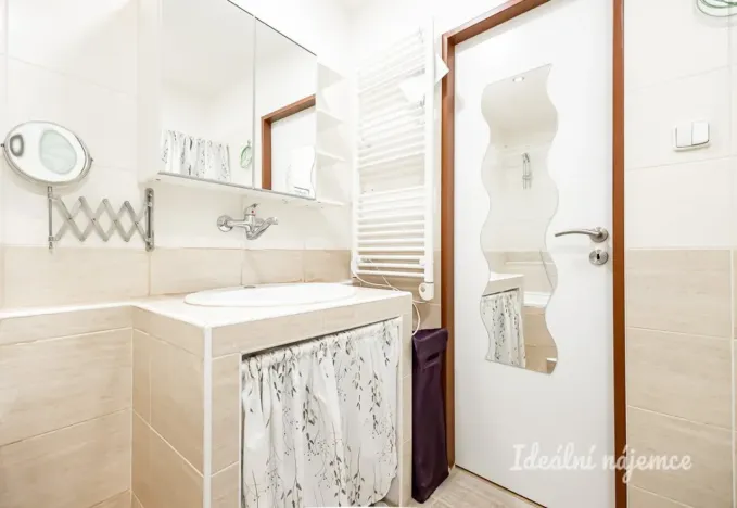 Pronájem bytu 3+1, Praha - Chodov, V jezírkách, 64 m2