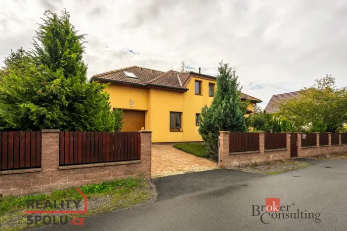 Prodej rodinného domu, Veleň, U studánky, 184 m2