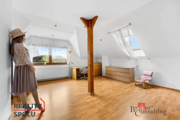 Prodej rodinného domu, Veleň, U studánky, 184 m2